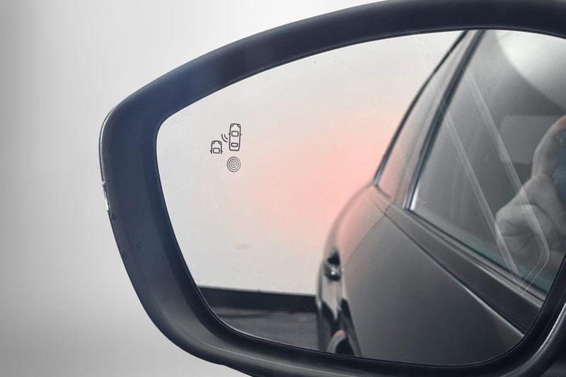 Peugeot 208 bild 17