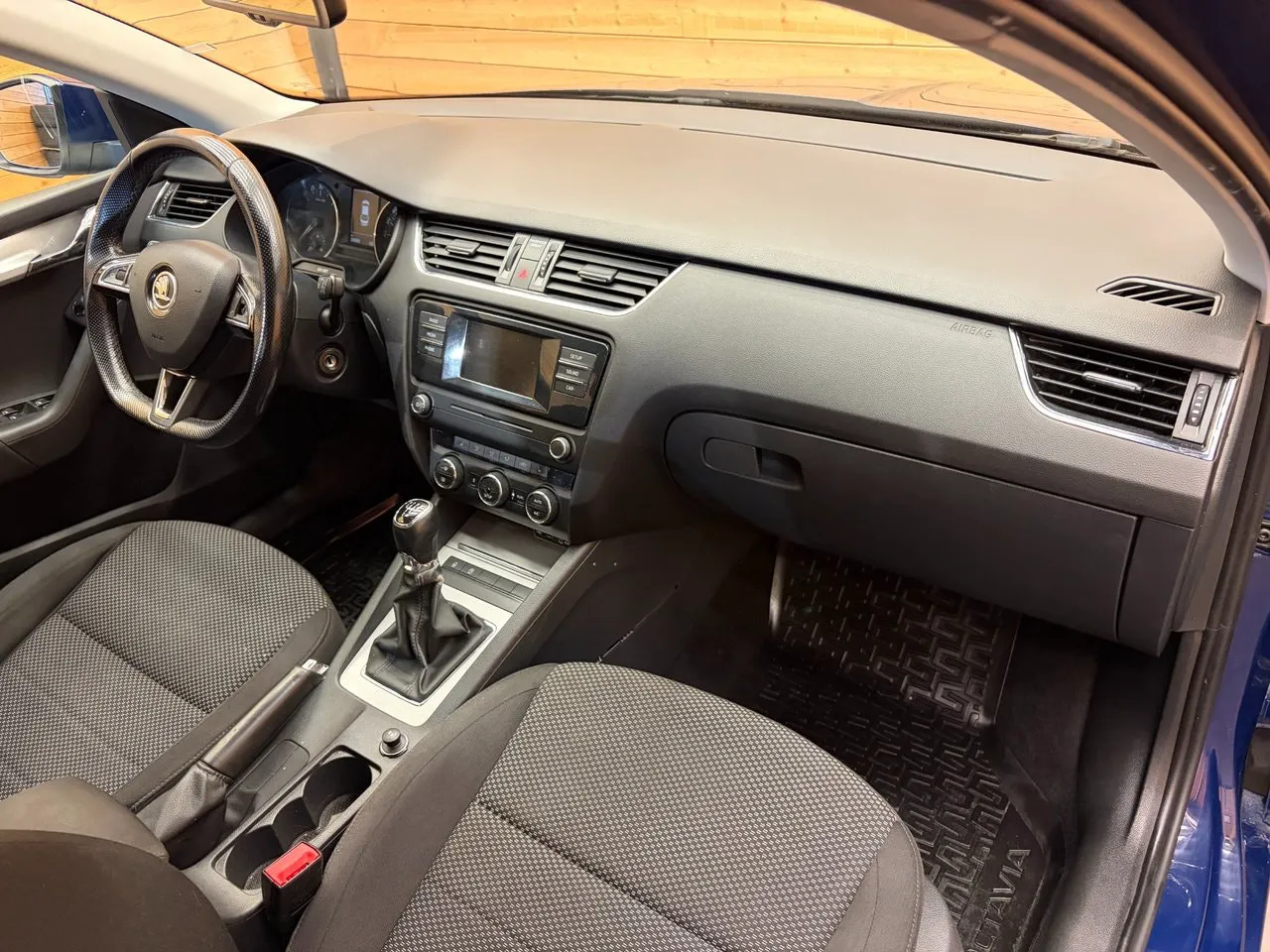 Vehicle image 20