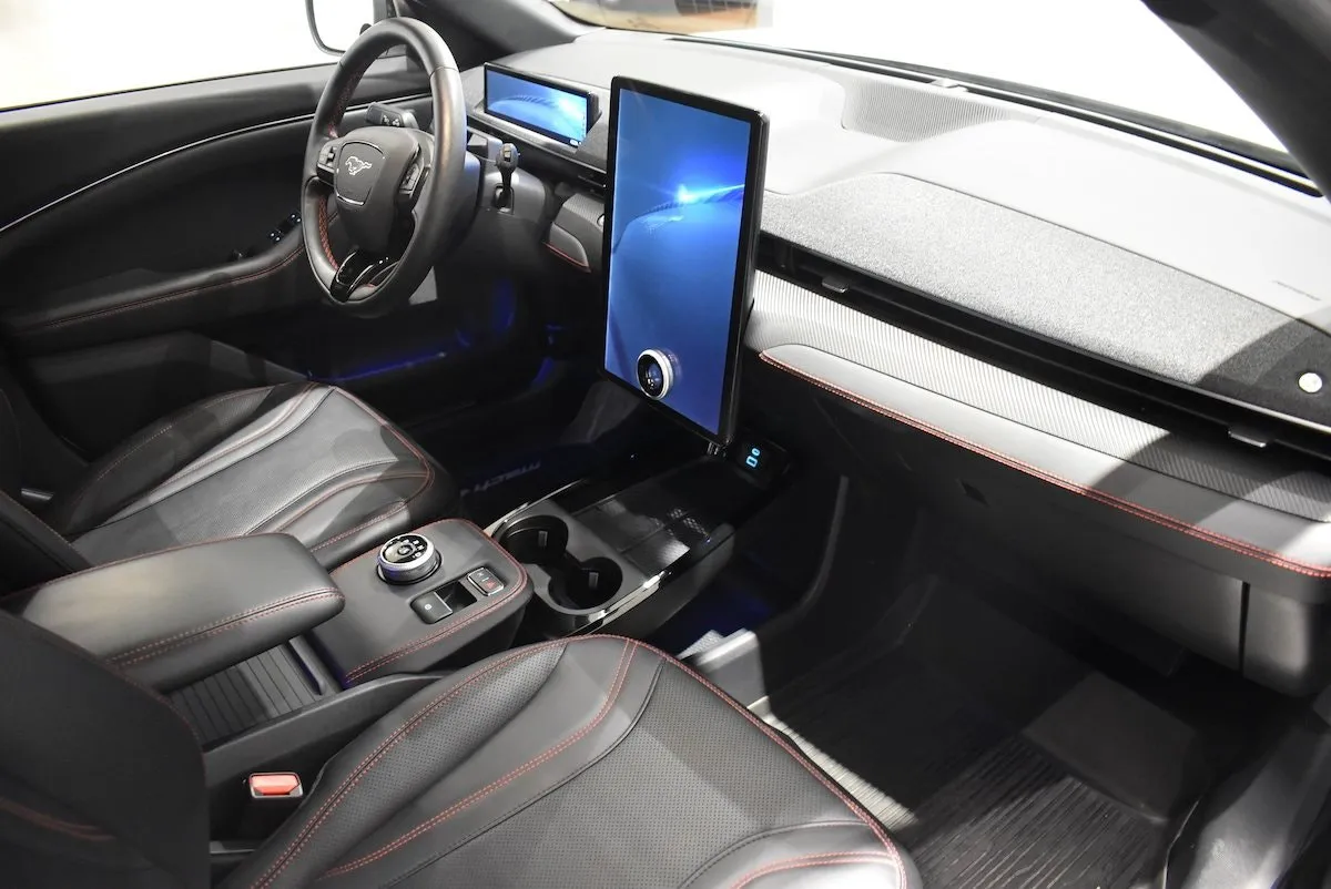 Vehicle image 9