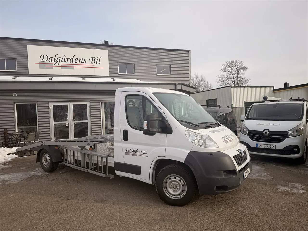 Vehicle image 5