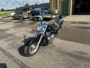 Suzuki Intruder bild 2