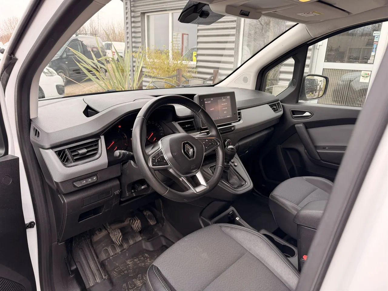 Vehicle image 8