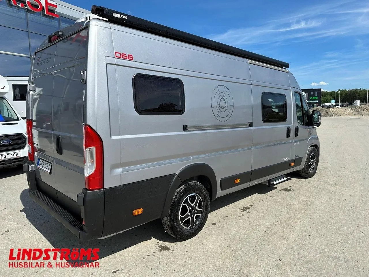 Vehicle image 18