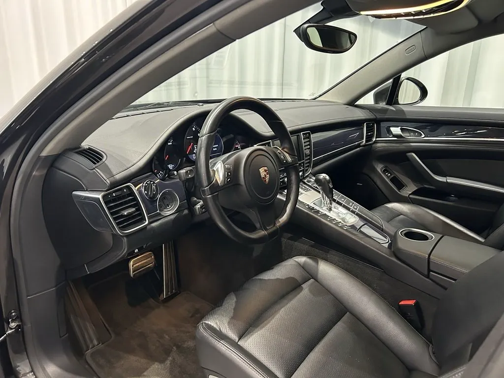 Vehicle image 11