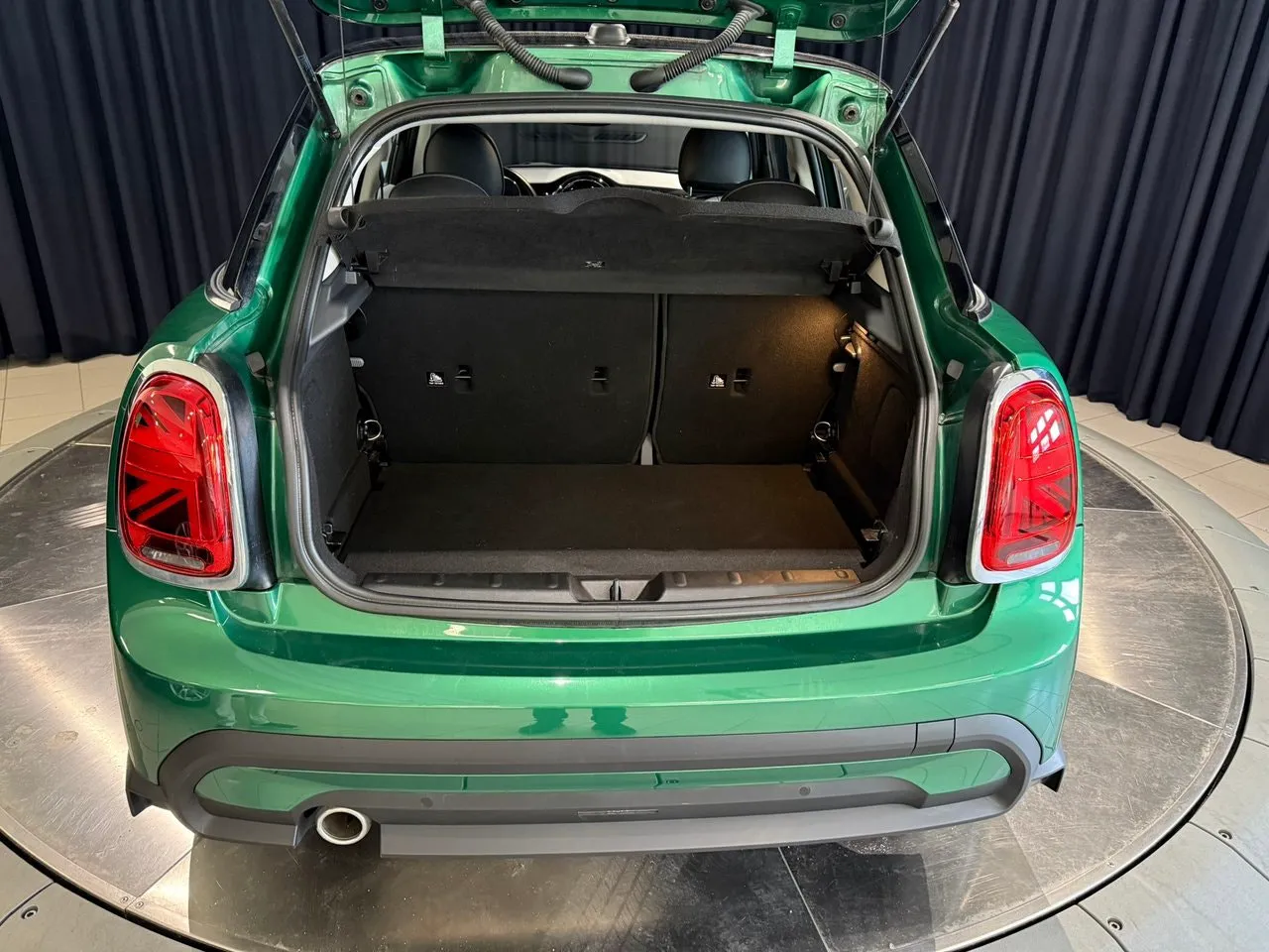Vehicle image 8