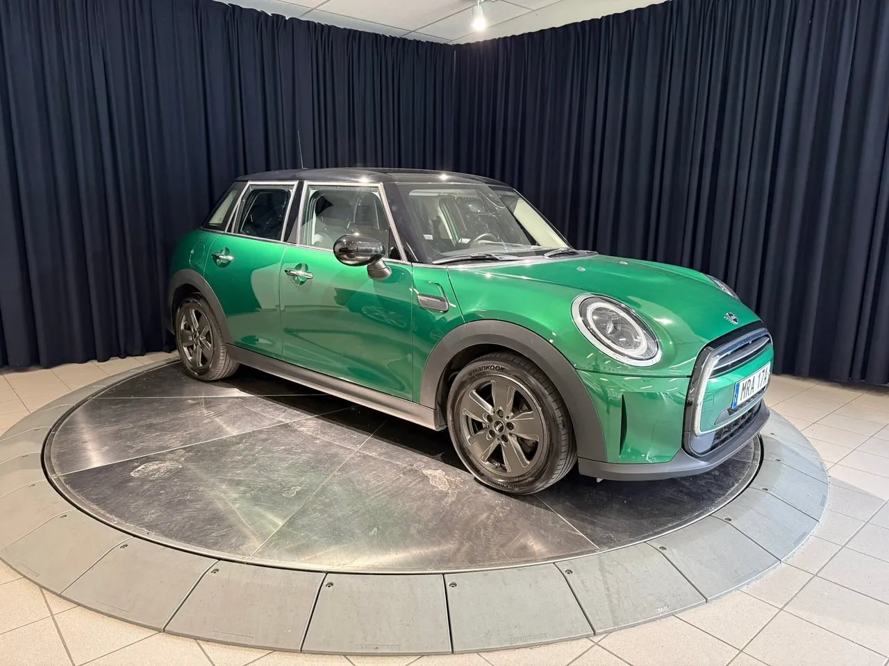 Vehicle image 7