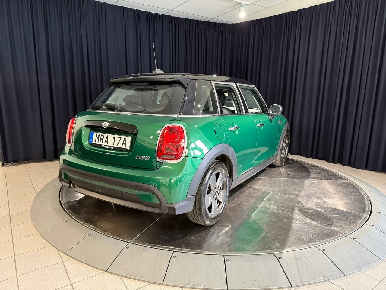 Vehicle image 5