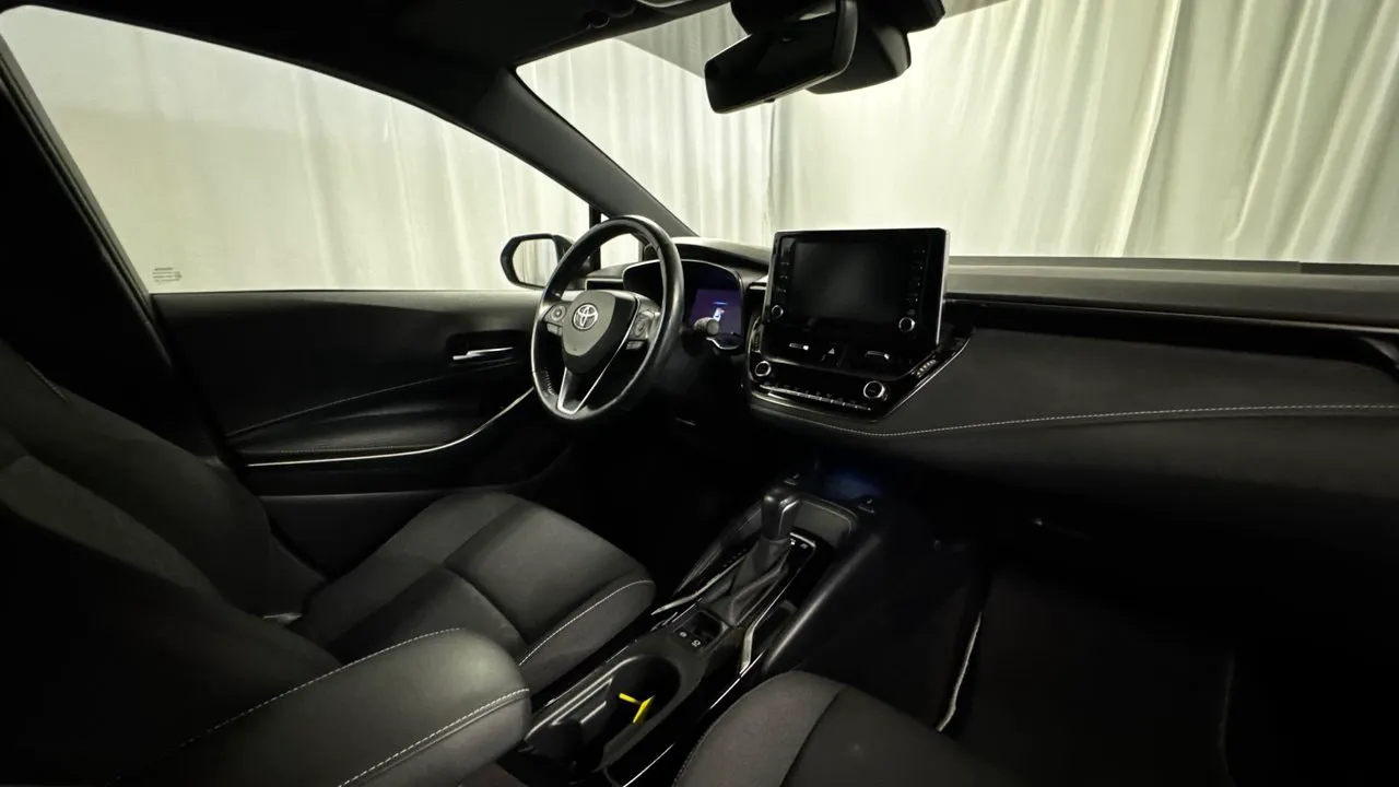 Vehicle image 19