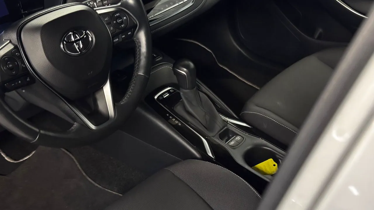 Vehicle image 18