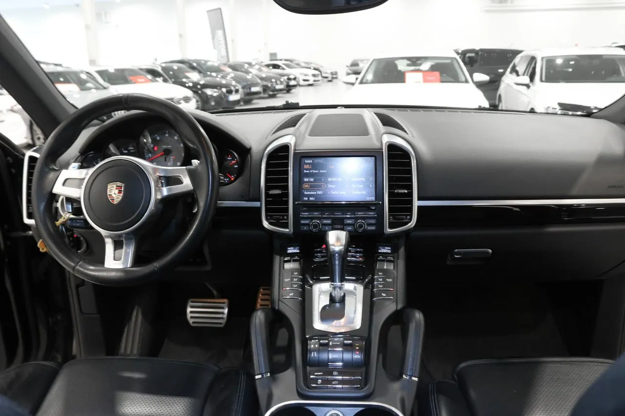 Vehicle image 14