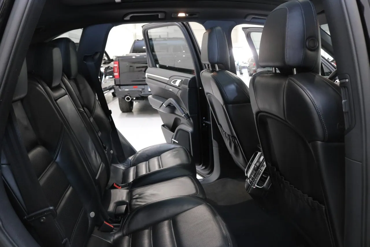 Vehicle image 18