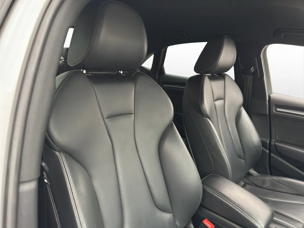 Vehicle image 32