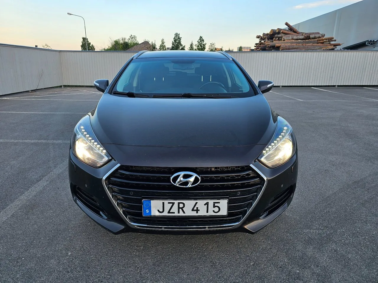Vehicle image 6