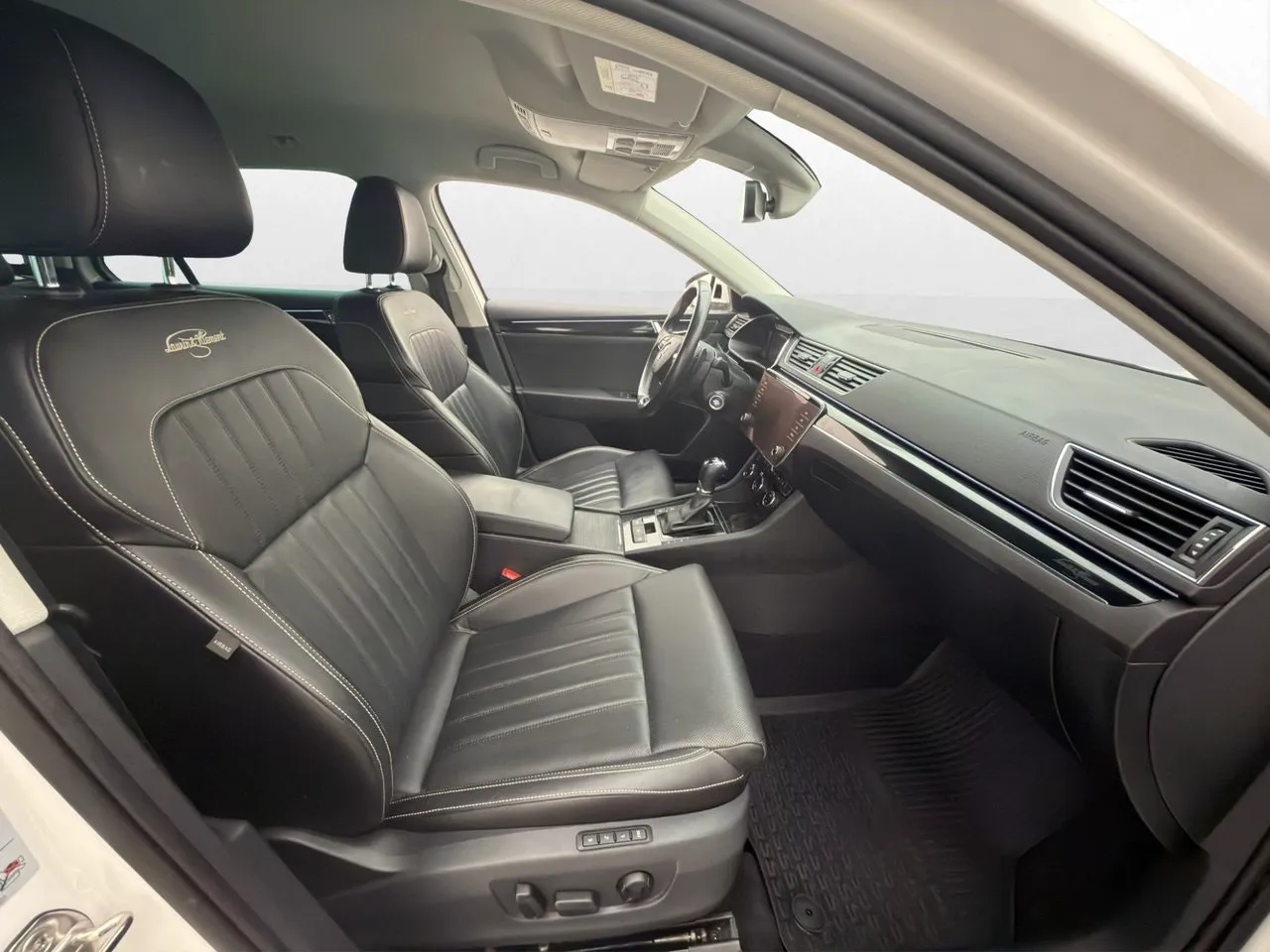 Vehicle image 14