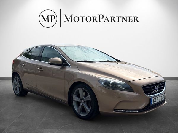 Volvo V40 D2 Powershift Momentum Läder Navi Drag - 2014