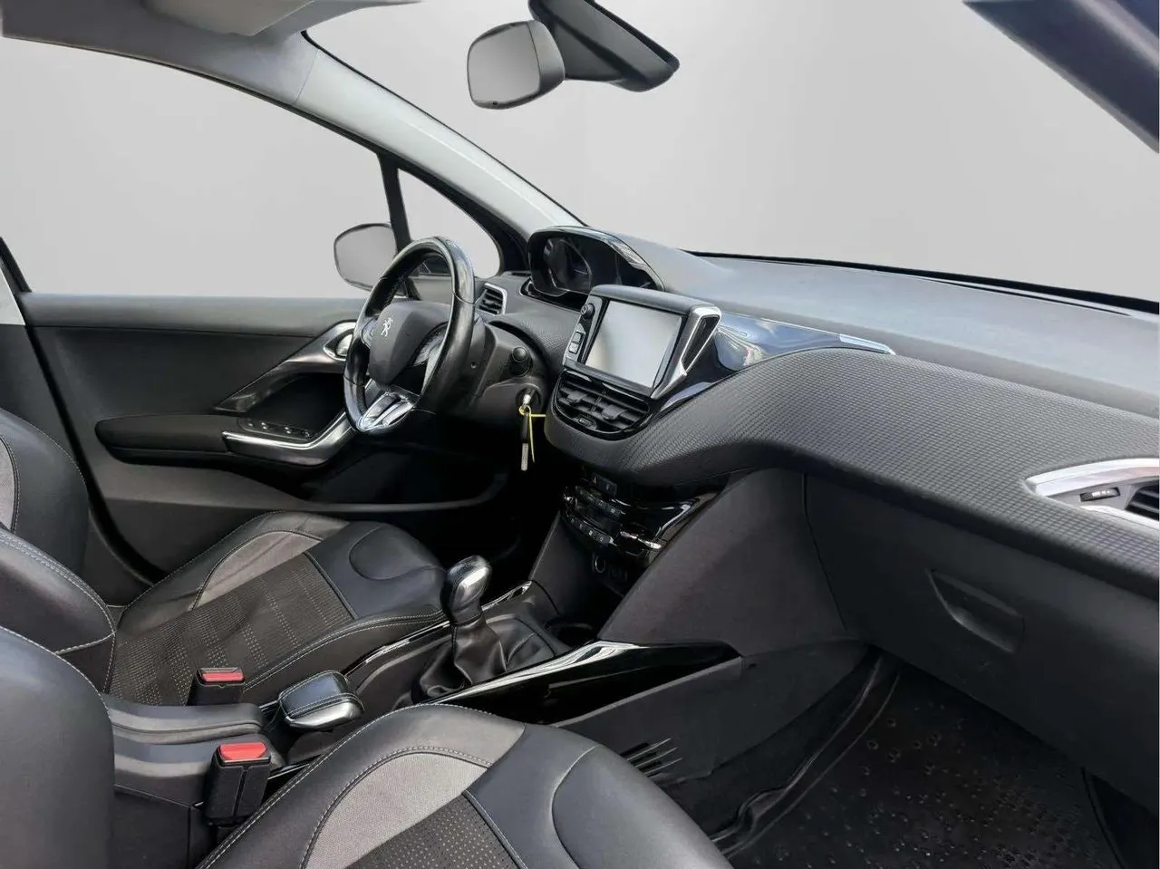 Vehicle image 15