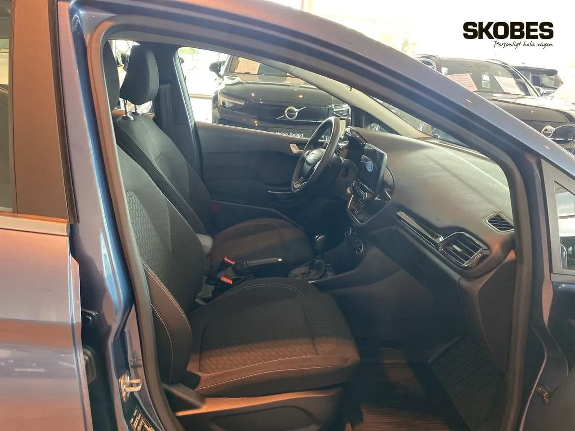 Vehicle image 9