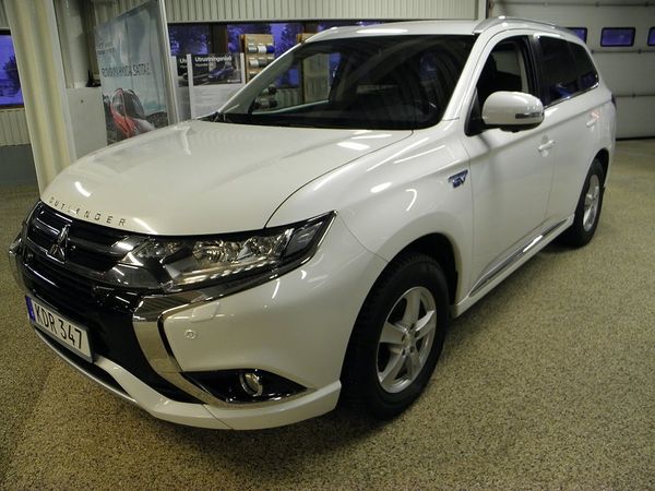Mitsubishi Outlander PHEV / Business - 2016