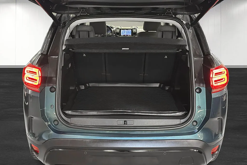 Vehicle image 14
