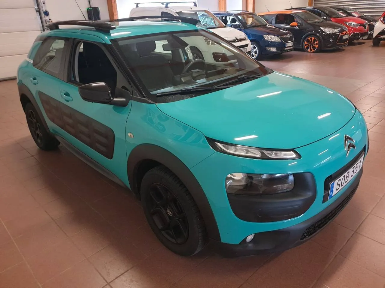 Vehicle image 5
