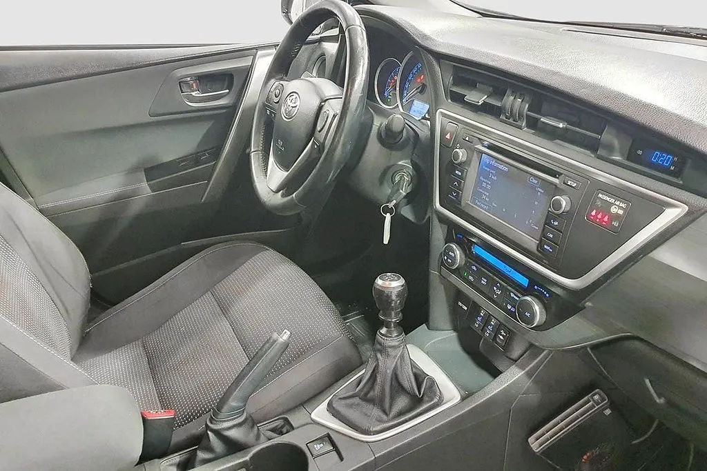 Vehicle image 15