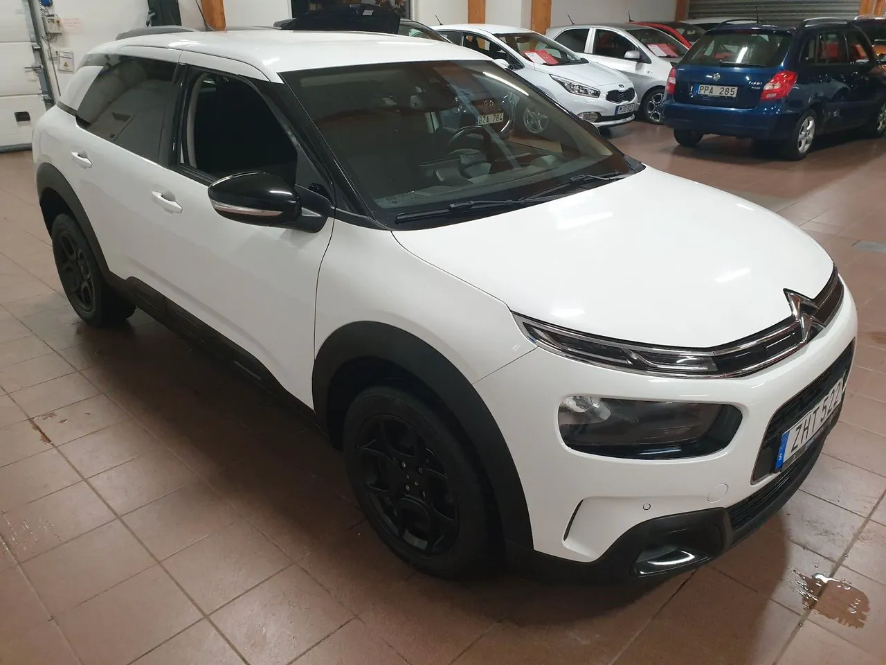 Vehicle image 4