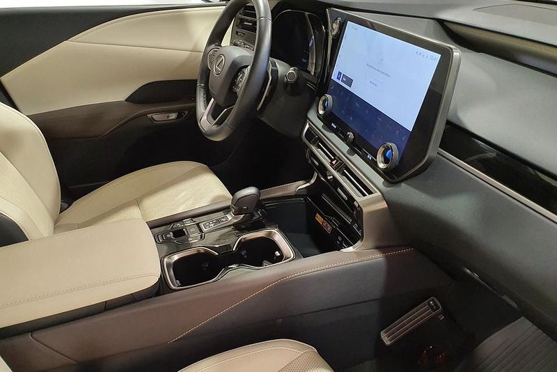 Lexus RX bild 17