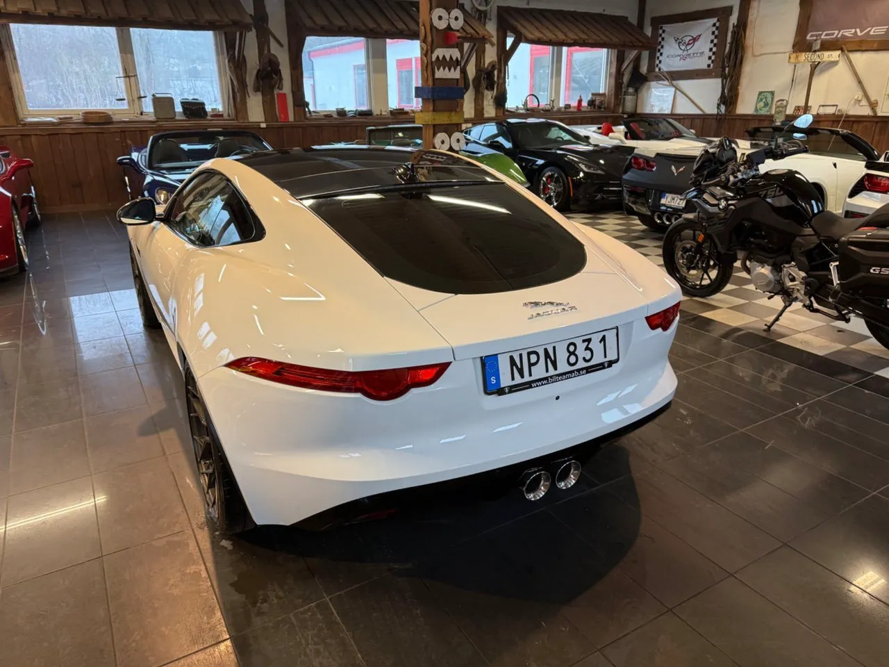 Vehicle image 14