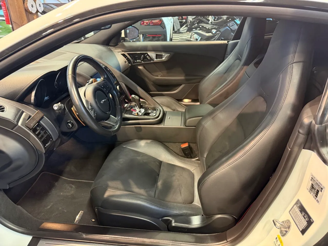 Vehicle image 22