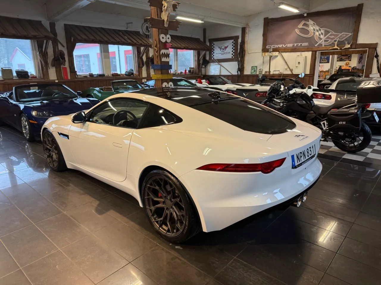 Vehicle image 13