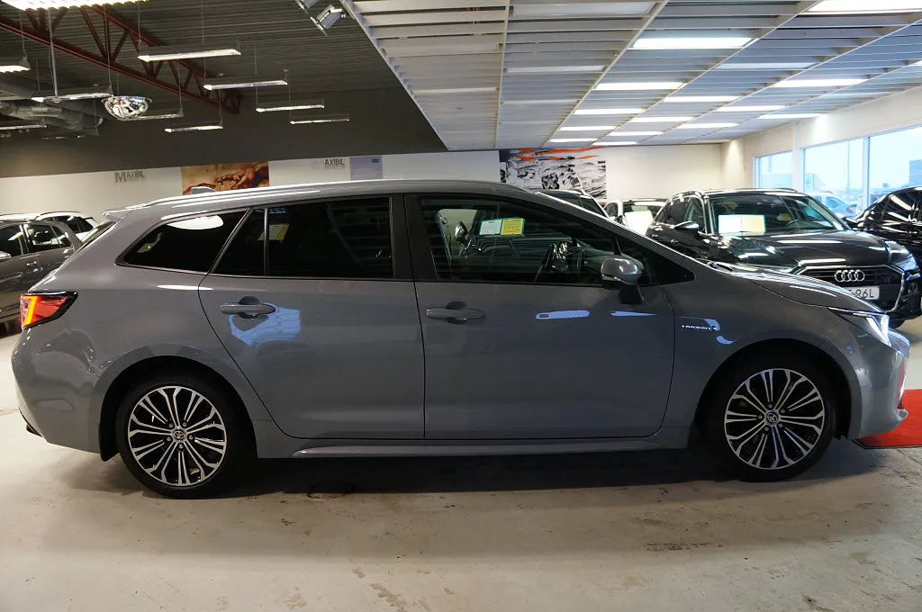 Vehicle image 18
