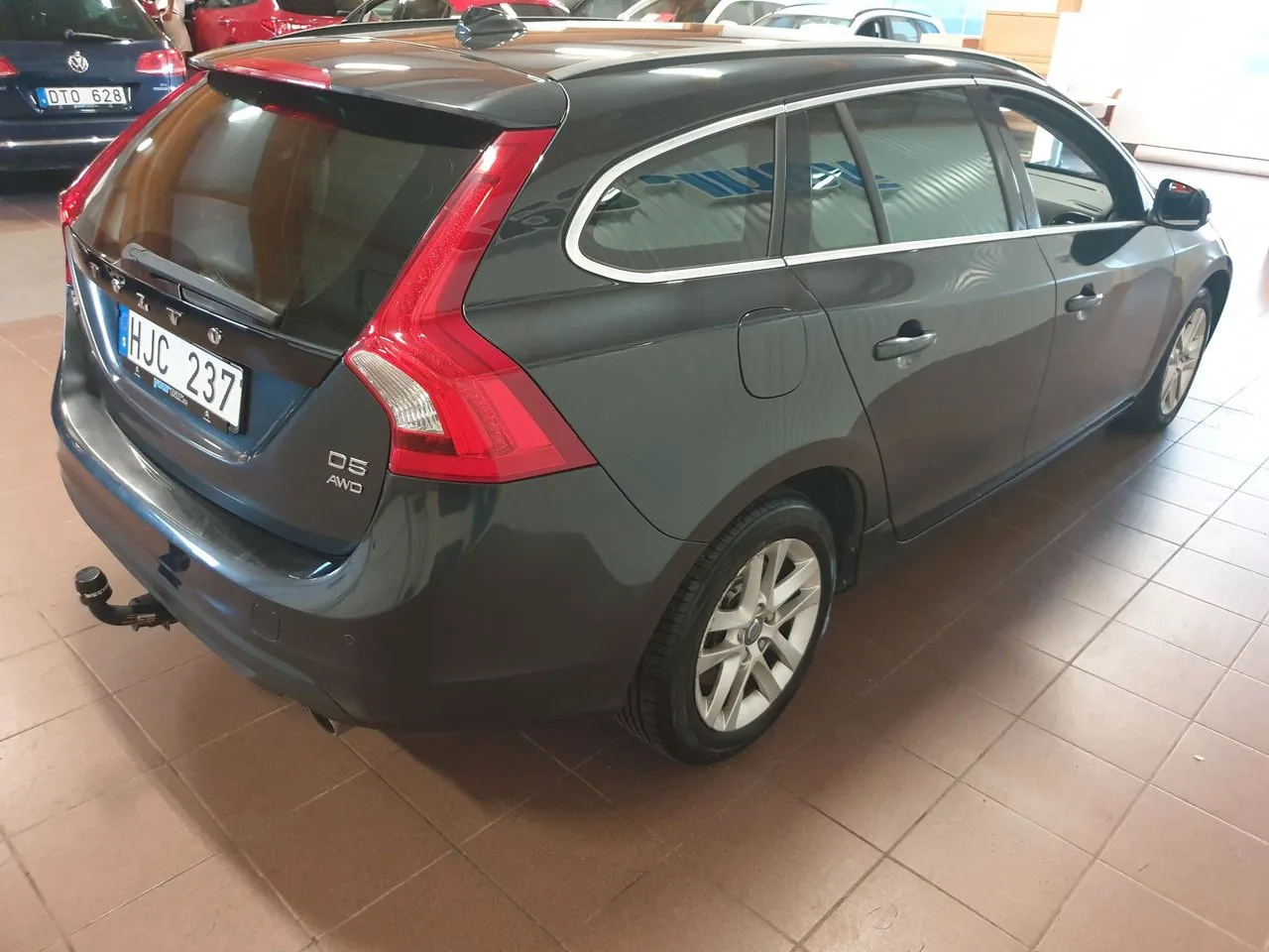 Vehicle image 4