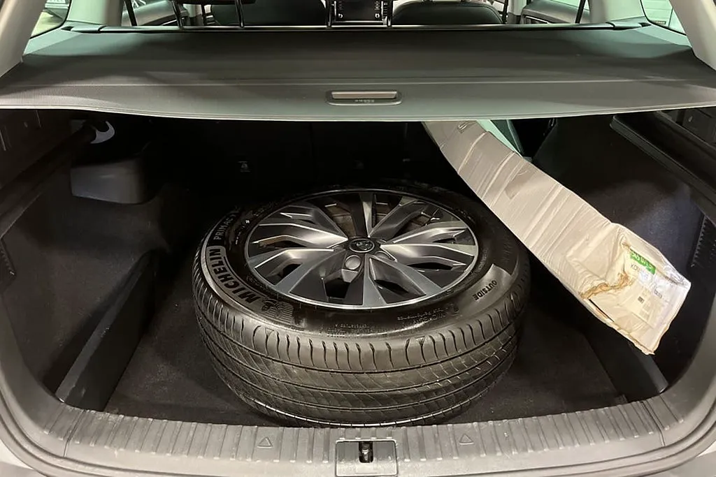 Vehicle image 16
