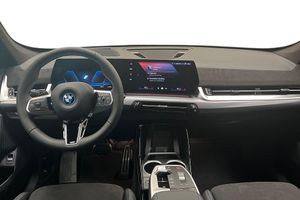 BMW iX1 bild 12