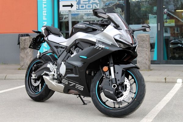 CFMOTO 675 SR-R 3 CYL | BRUTAL SKÖNHET - 2026
