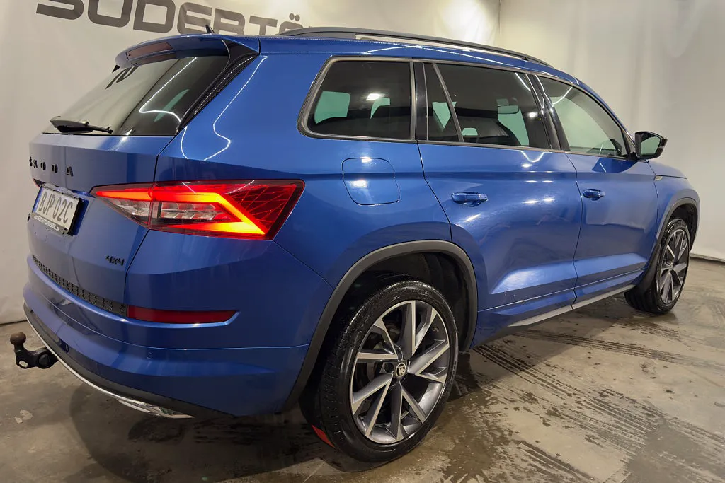 Vehicle image 5