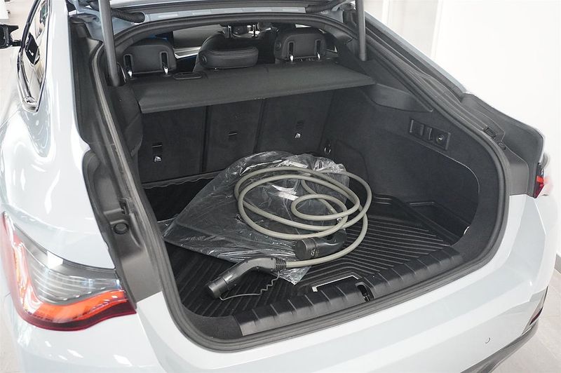 BMW i4 bild 9