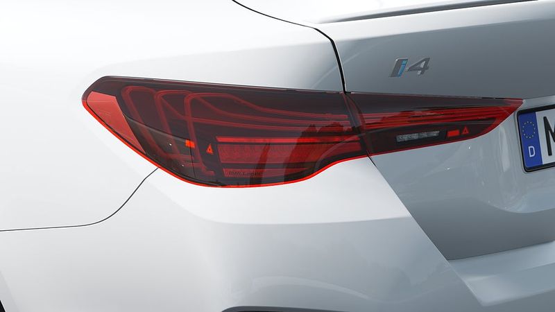 BMW i4 bild 8