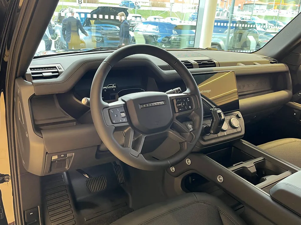 Vehicle image 14