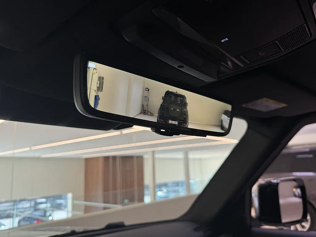 Vehicle image 18