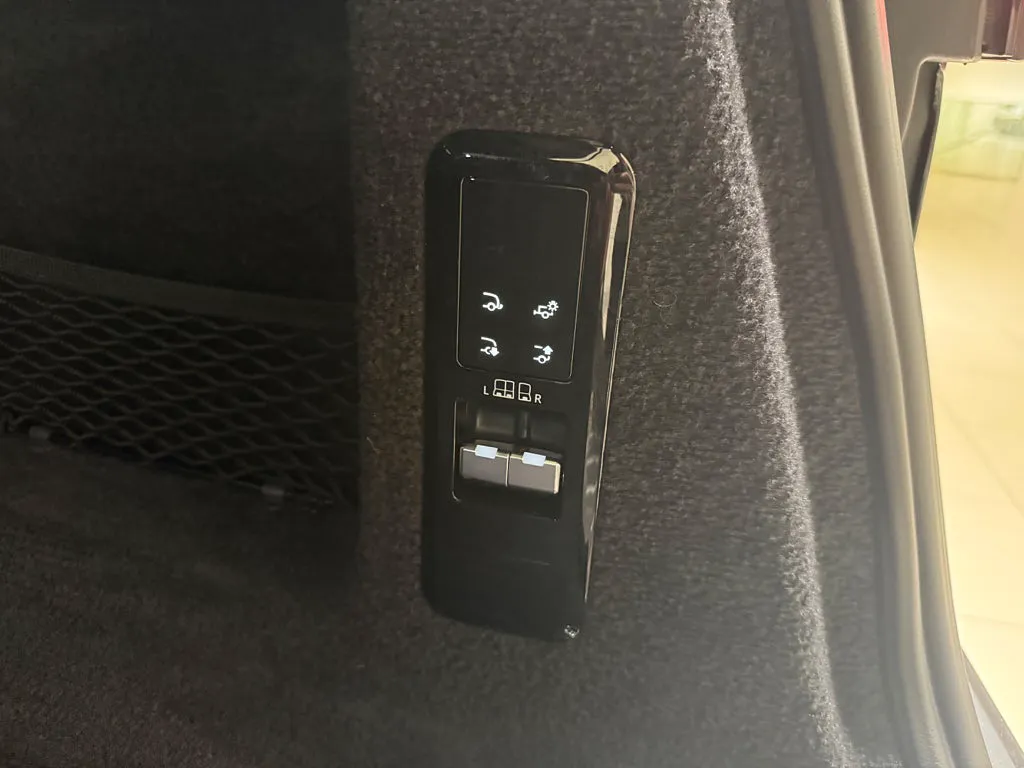 Vehicle image 23