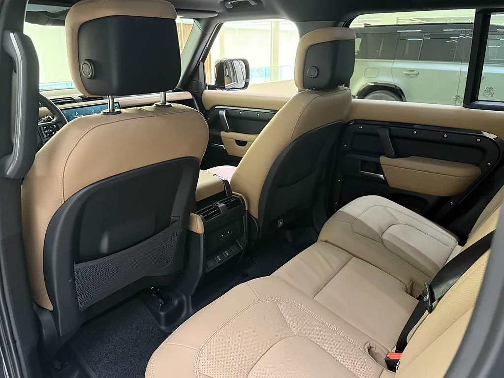Vehicle image 22