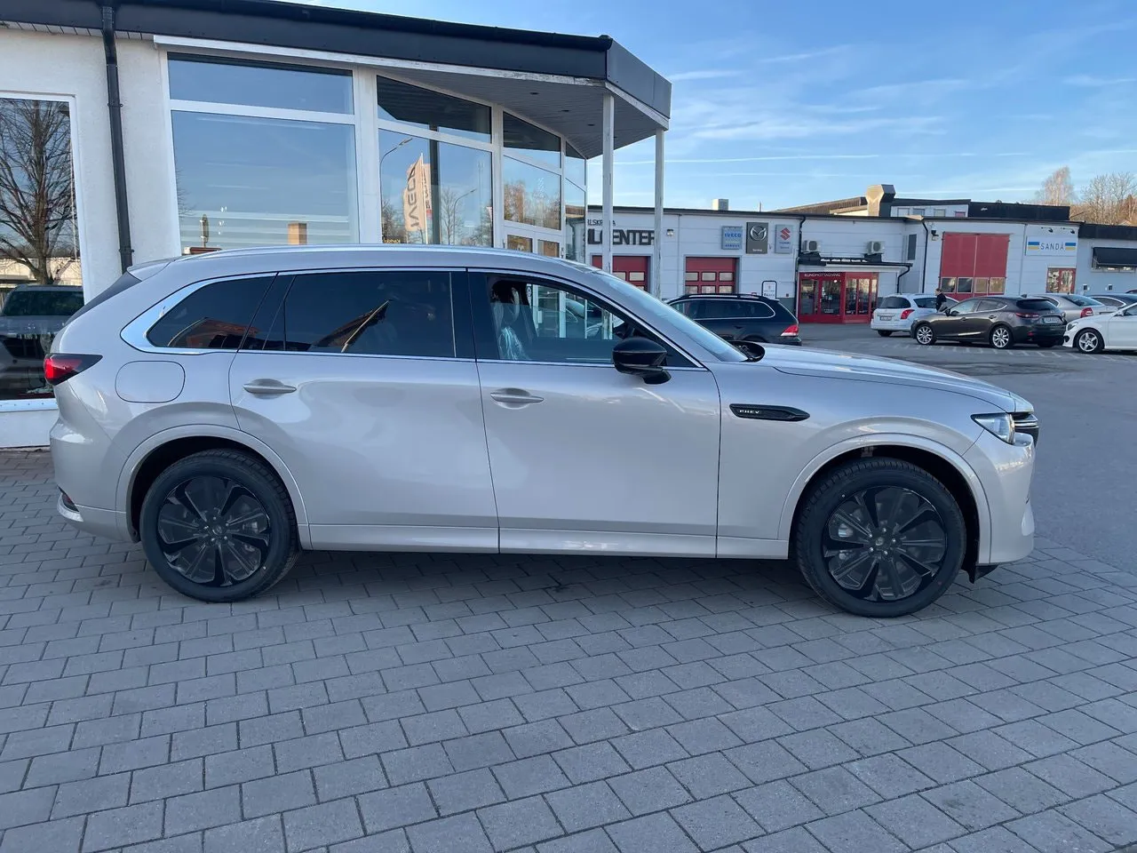 Vehicle image 3
