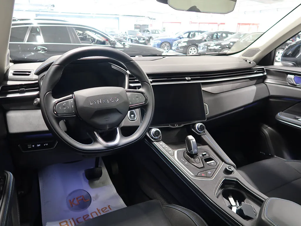 Vehicle image 16