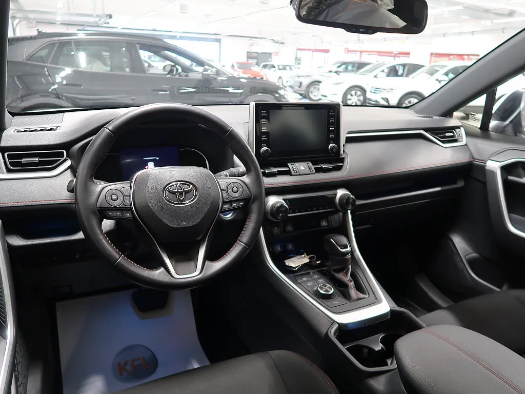 Vehicle image 15