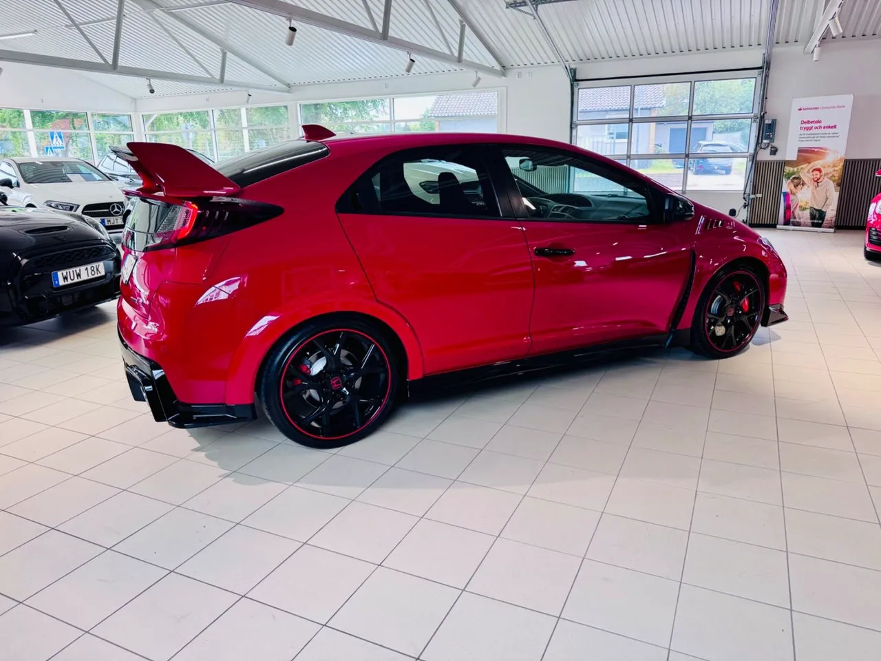 Vehicle image 16