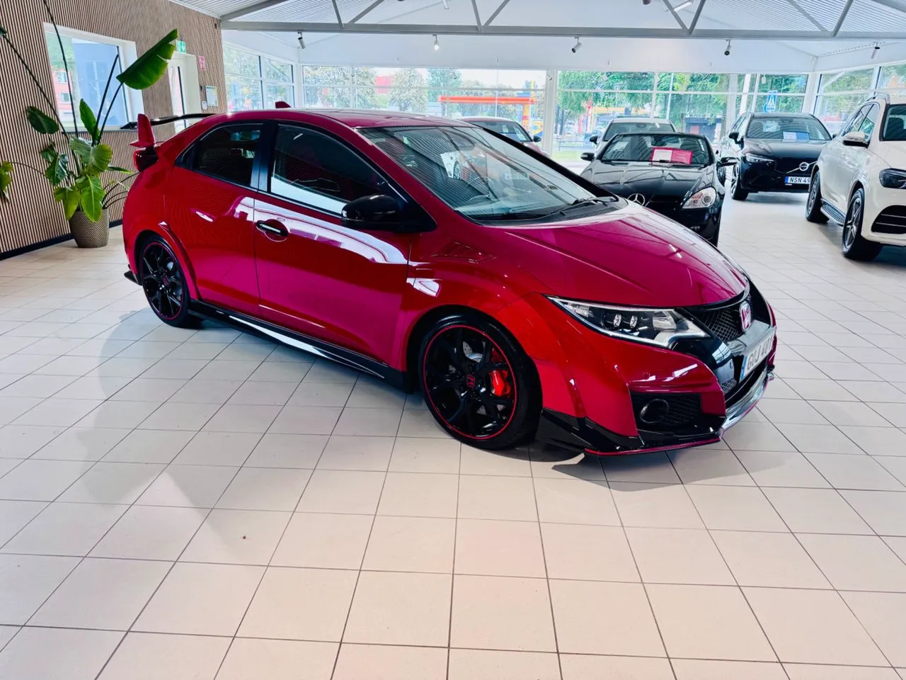 Vehicle image 15