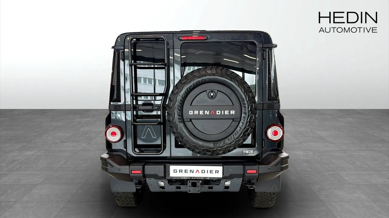 Vehicle image 6