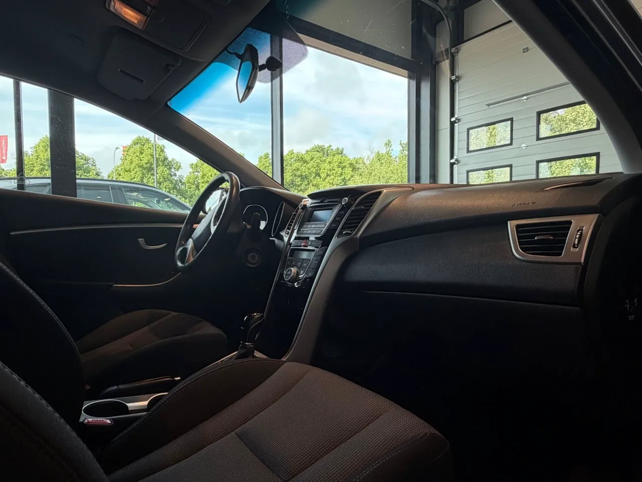Vehicle image 7
