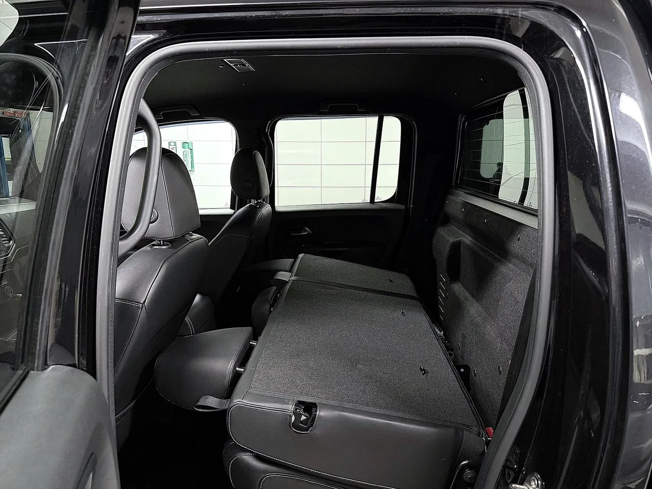 Vehicle image 28